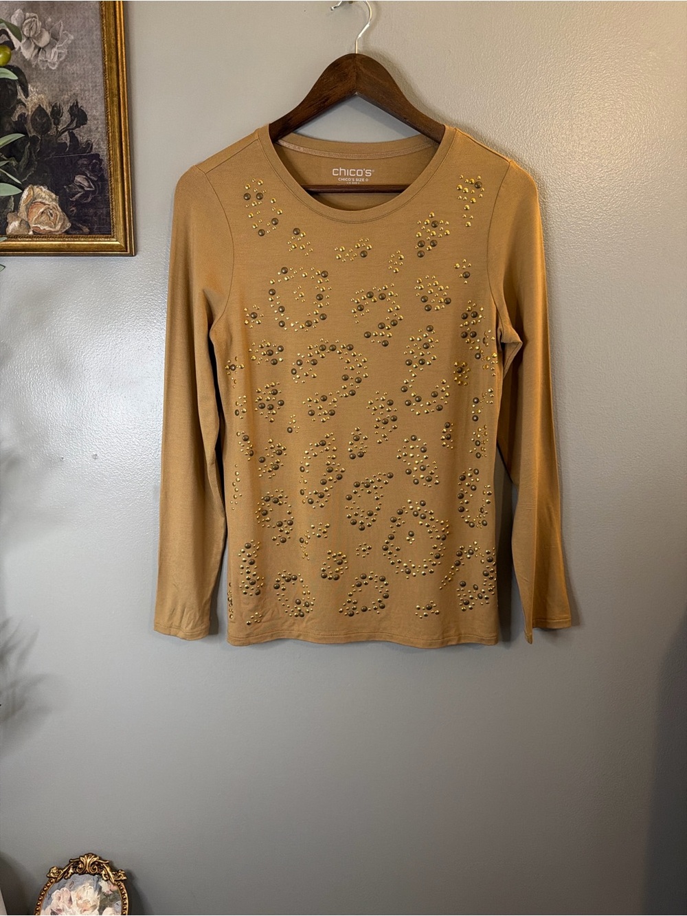 Chico’s Embellished Leopard Stud Long Sleeve Top Camel Gold Size 0 Small - Picture 3 of 7